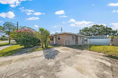 5720 SW 40th Court West Park FL 33023