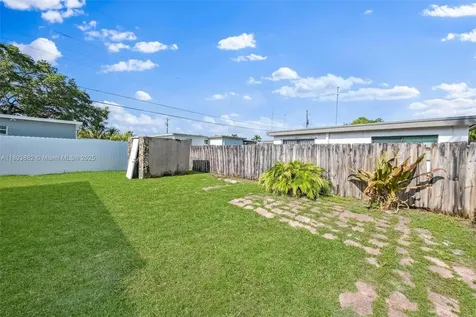 5720 SW 40th Court West Park FL 33023