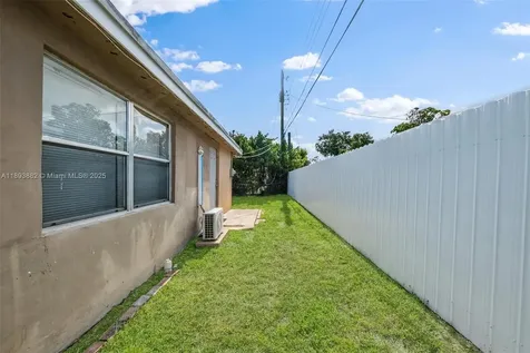 5720 SW 40th Court West Park FL 33023