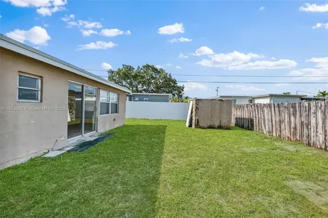 5720 SW 40th Court West Park FL 33023