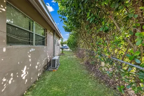 5720 SW 40th Court West Park FL 33023