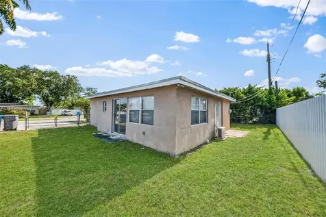 5720 SW 40th Court West Park FL 33023