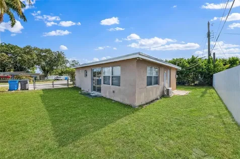 5720 SW 40th Court West Park FL 33023