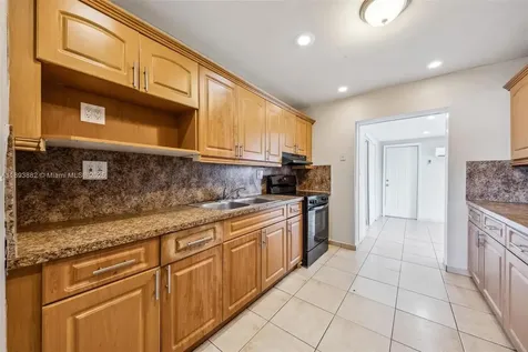 5720 SW 40th Court West Park FL 33023