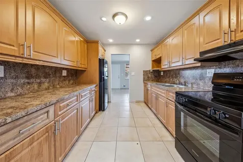 5720 SW 40th Court West Park FL 33023