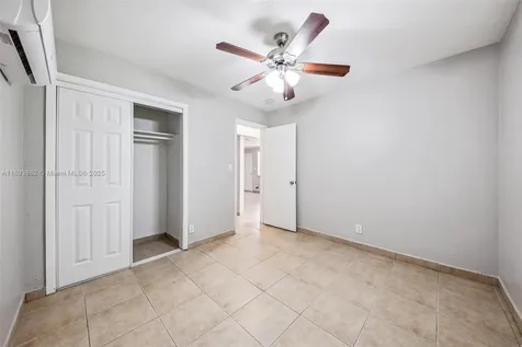 5720 SW 40th Court West Park FL 33023