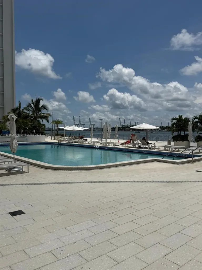 1000 West Avenue Miami Beach FL 33139