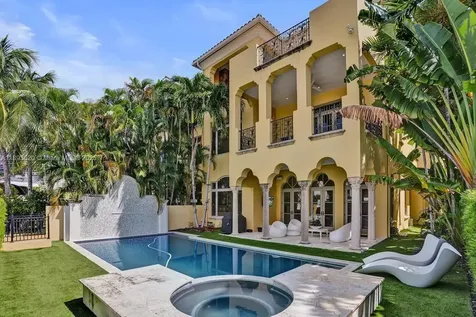 1516 Island Boulevard Aventura FL 33160