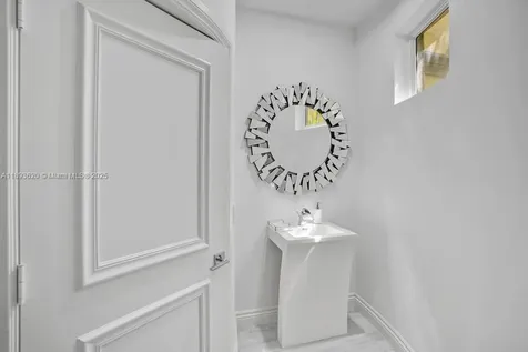 1516 Island Boulevard Aventura FL 33160
