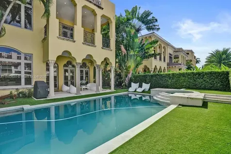 1516 Island Boulevard Aventura FL 33160