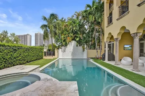 1516 Island Boulevard Aventura FL 33160