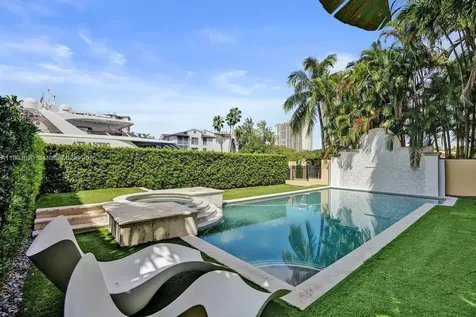 1516 Island Boulevard Aventura FL 33160