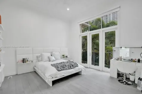 1516 Island Boulevard Aventura FL 33160