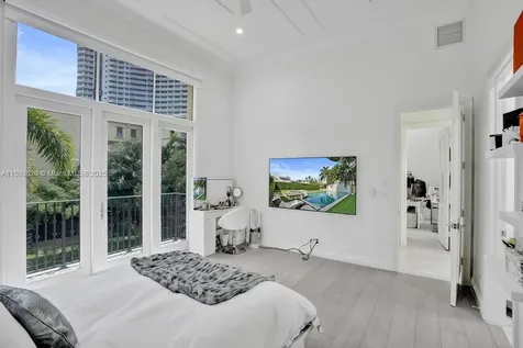 1516 Island Boulevard Aventura FL 33160
