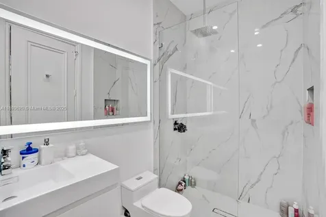 1516 Island Boulevard Aventura FL 33160