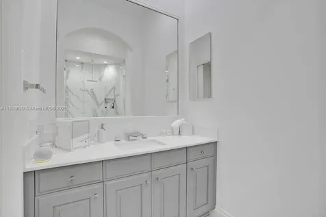 1516 Island Boulevard Aventura FL 33160