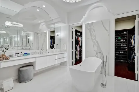 1516 Island Boulevard Aventura FL 33160