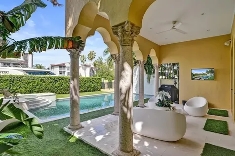 1516 Island Boulevard Aventura FL 33160
