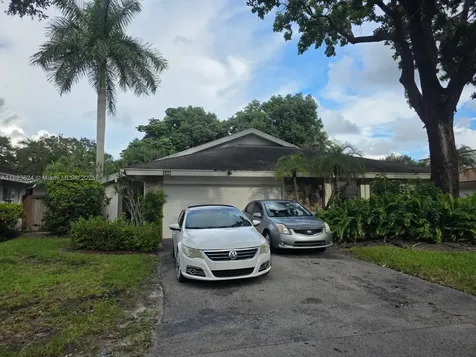 106 Kensington Road Hollywood FL 33021