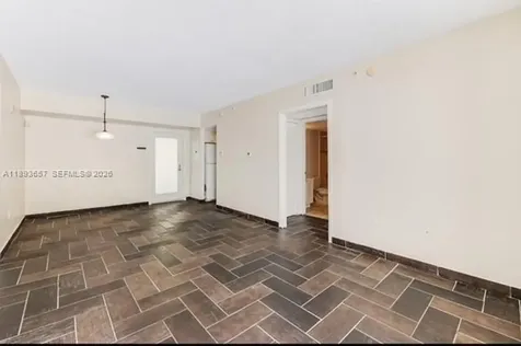 7800 Collins Avenue Miami Beach FL 33141
