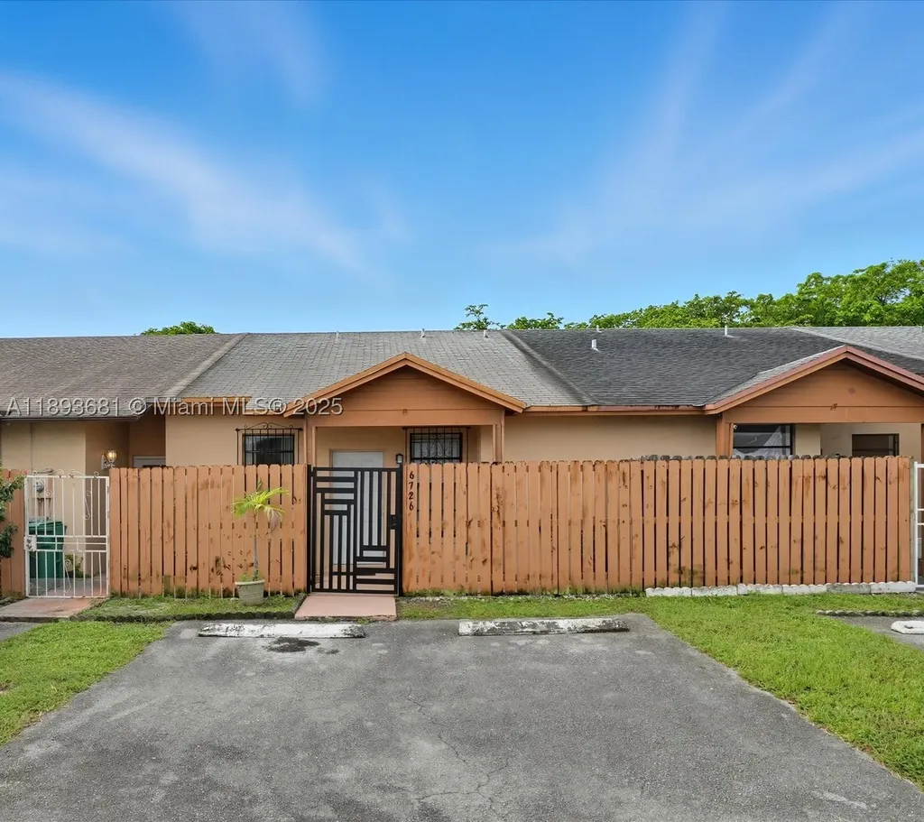 6726 NW 188th Terrace Hialeah FL 33015