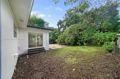 535 NE 162nd Street Miami FL 33162