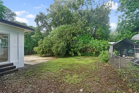 535 NE 162nd Street Miami FL 33162