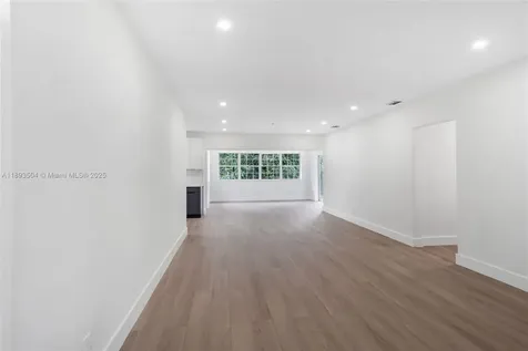 535 NE 162nd Street Miami FL 33162