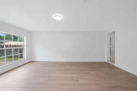 535 NE 162nd Street Miami FL 33162