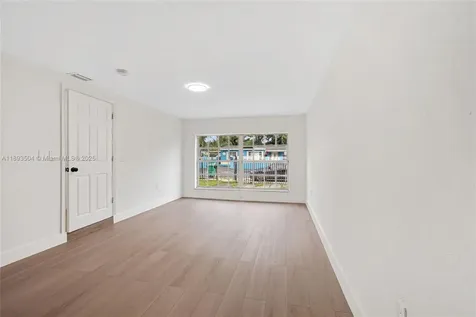 535 NE 162nd Street Miami FL 33162