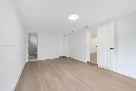 535 NE 162nd Street Miami FL 33162