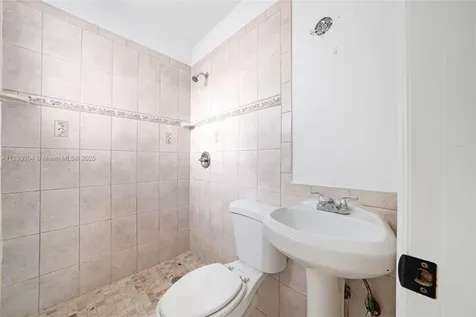 535 NE 162nd Street Miami FL 33162