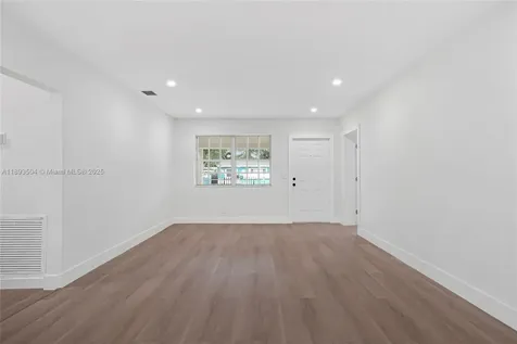 535 NE 162nd Street Miami FL 33162