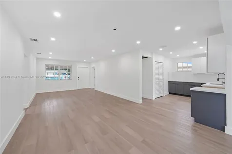 535 NE 162nd Street Miami FL 33162