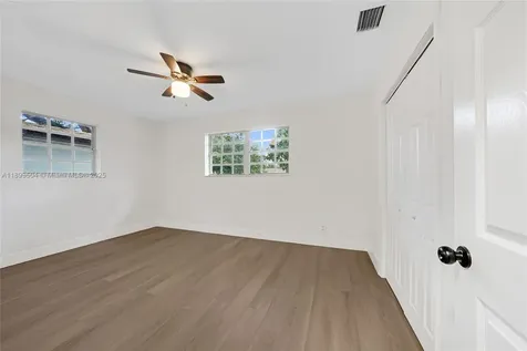 535 NE 162nd Street Miami FL 33162