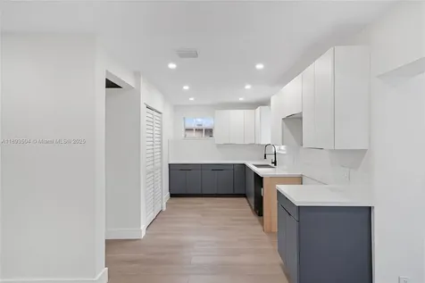 535 NE 162nd Street Miami FL 33162