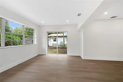 535 NE 162nd Street Miami FL 33162