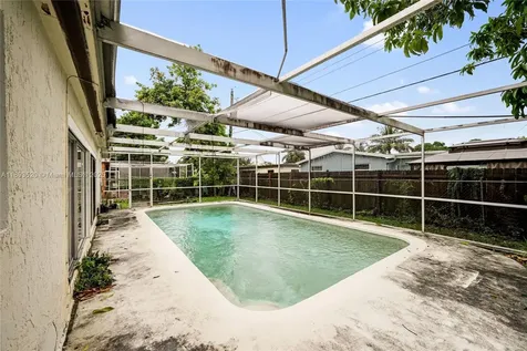 3931 NW 32nd Avenue Lauderdale Lakes FL 33309
