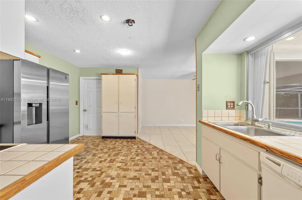 9064 NW 23rd Place Coral Springs FL 33065