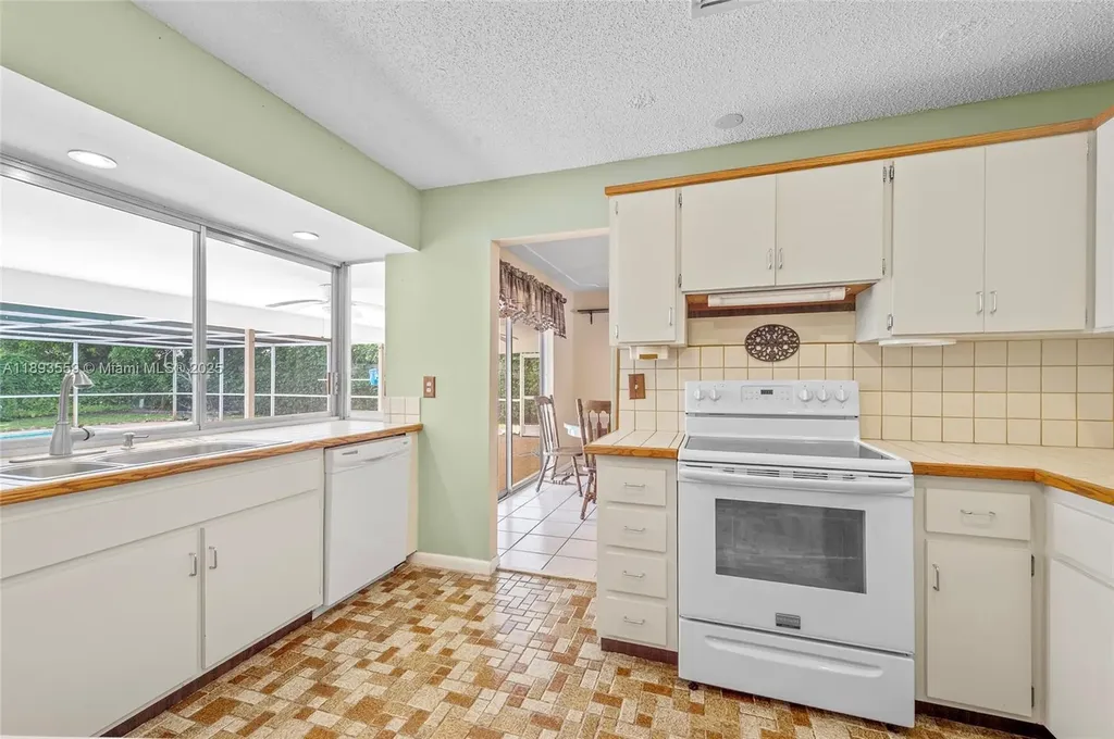 9064 NW 23rd Place Coral Springs FL 33065