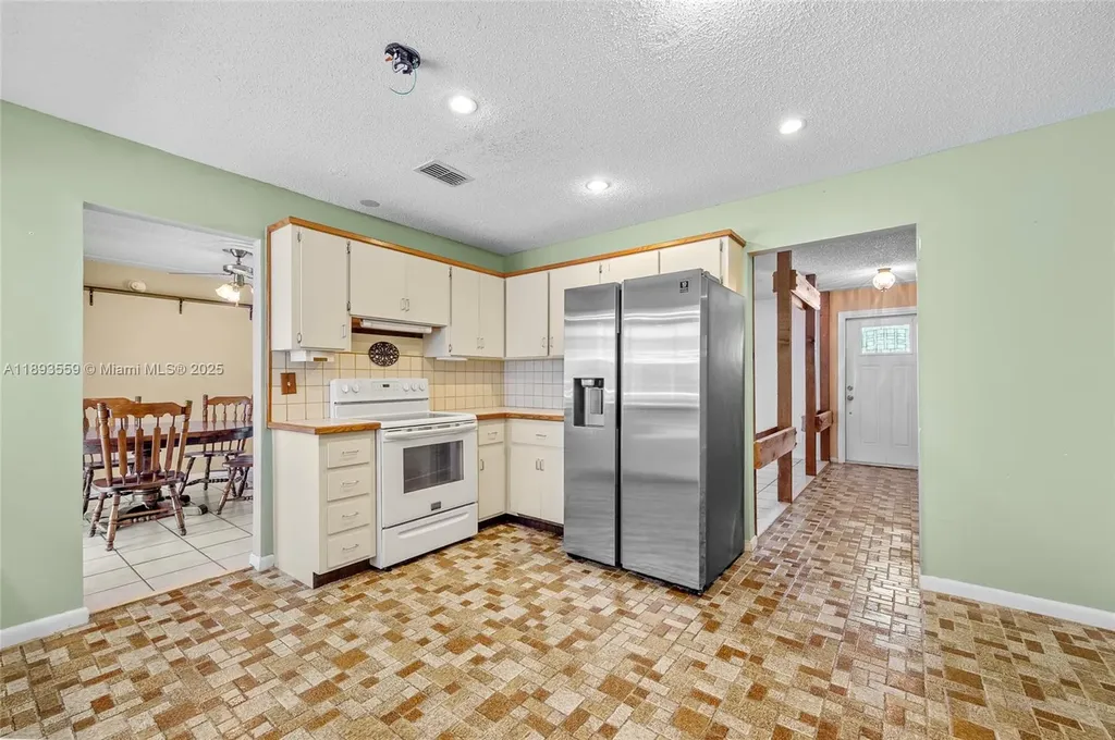 9064 NW 23rd Place Coral Springs FL 33065