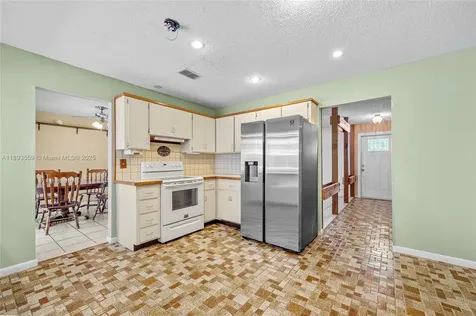 9064 NW 23rd Place Coral Springs FL 33065