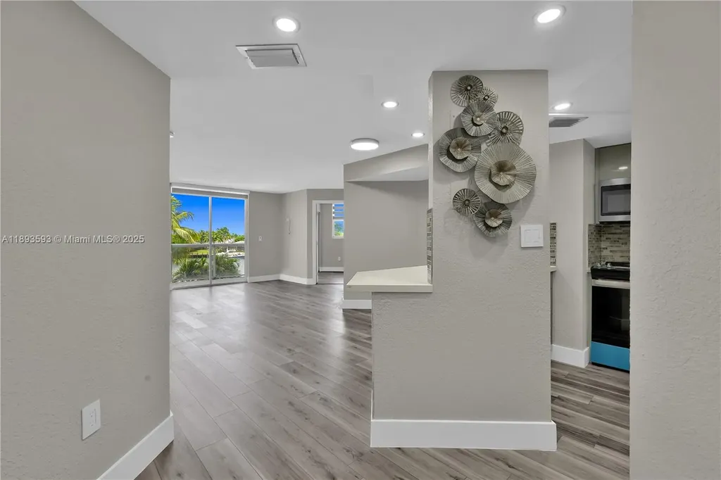 5880 Collins Avenue Miami Beach FL 33140
