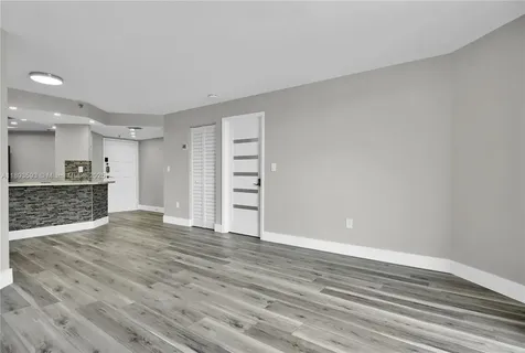5880 Collins Avenue Miami Beach FL 33140