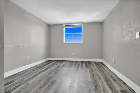 5880 Collins Avenue Miami Beach FL 33140
