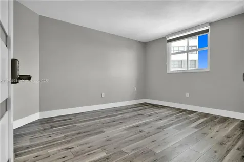5880 Collins Avenue Miami Beach FL 33140