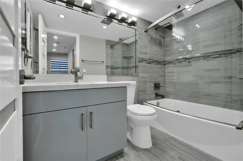 5880 Collins Avenue Miami Beach FL 33140