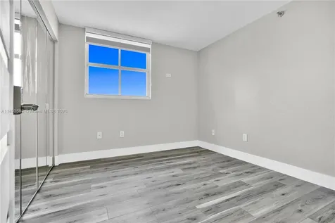 5880 Collins Avenue Miami Beach FL 33140