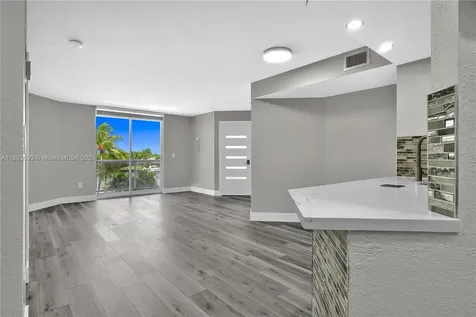 5880 Collins Avenue Miami Beach FL 33140