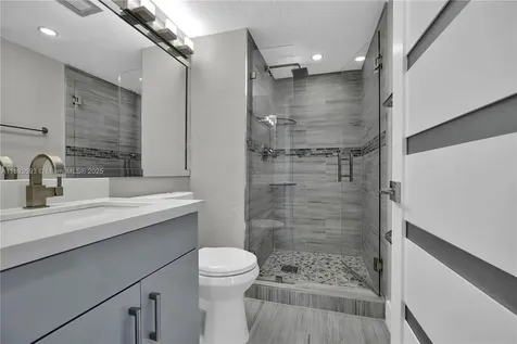 5880 Collins Avenue Miami Beach FL 33140